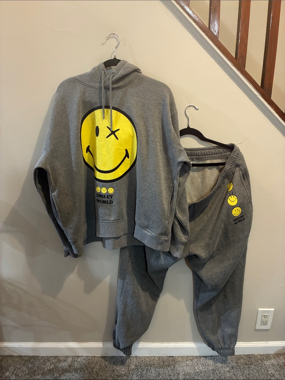 Grey Smiley World Womens XL Joggers Sweatsuit - Grey with Yellow Graphic